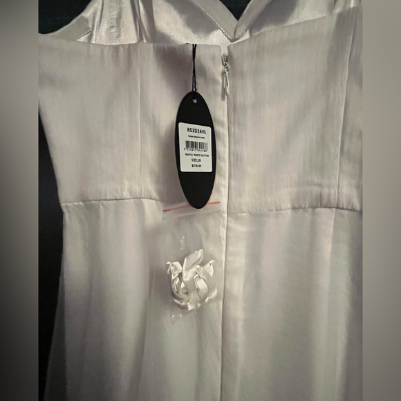 Gown - Picture 5 of 5